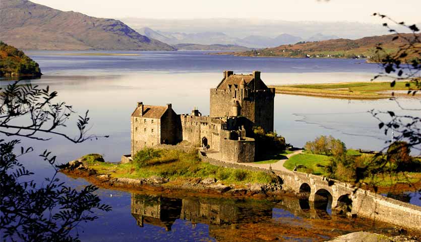 Holiday In Ireland Promoted With Picture Of Famous Scottish Castle